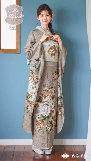 村上愛花ちゃん着用の振袖-グレージュ|成人記念の新作振袖ご紹介 MNF-434